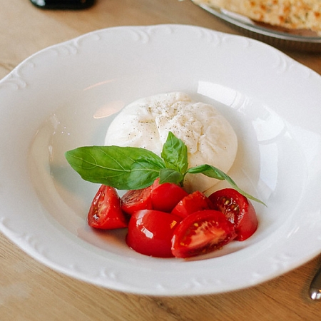 Капрезе с бурратой
