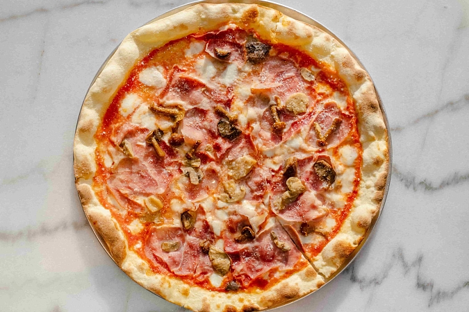 Пицца ветчина и грибы