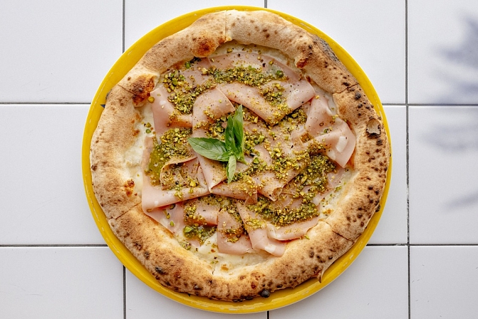 Мортаделла с фисташками без глютена