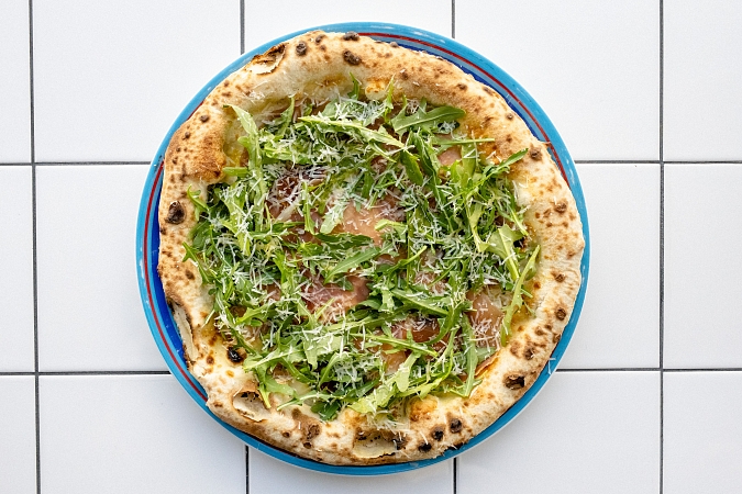 Пицца с пармской ветчиной без глютена