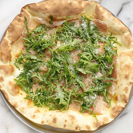 Пицца парма и руккола