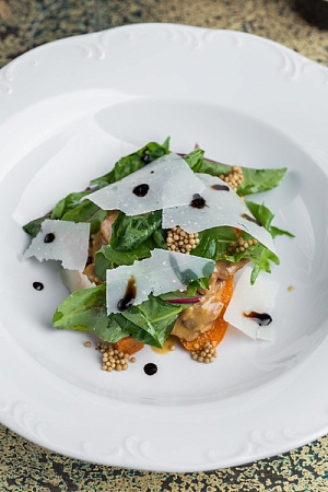 Теплый салат с бататом и кроликом