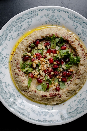 Бабагануш, взбитые баклажаны с приправами и оливковым маслом