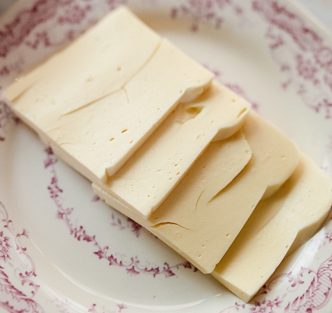 Молочный сыр сулугуни