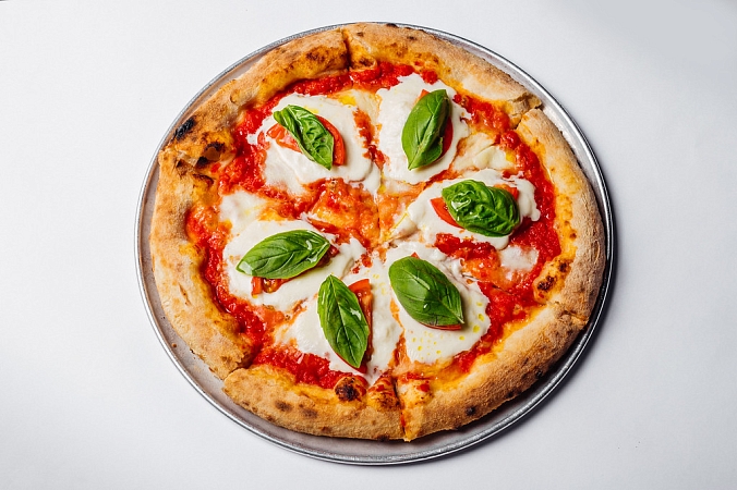 Без глютена пицца буррата и томаты