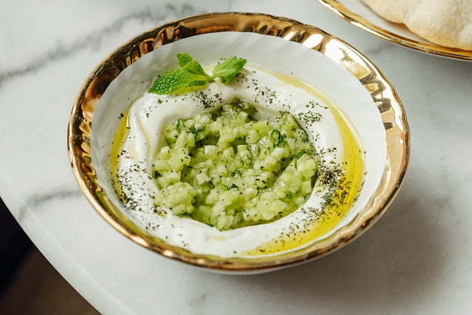 Лабне с огурцами