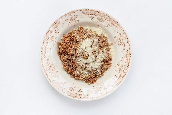 Греча с пармезаном и сливочным маслом